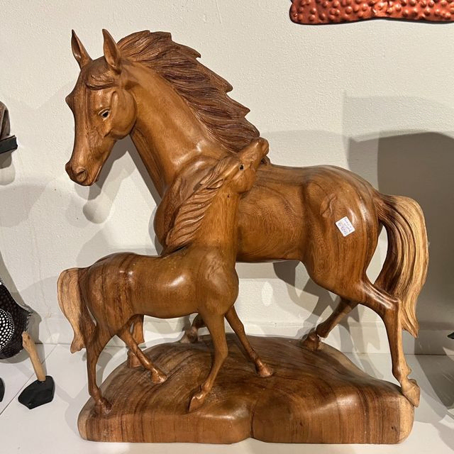 Treskulptur - Mahogni hester